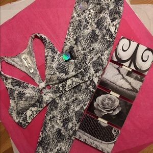 ❤️VS PINK S/M ULTIMATE V-LEGGING & SPORTS BRA❤️